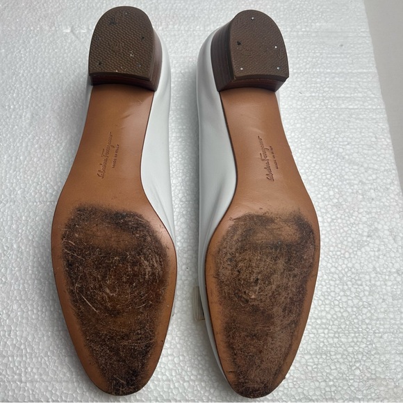 Salvatore Ferragamo Women's White Leather Bow Pumps - Picture 7 of 9